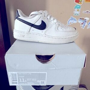 Nike air force 1 toddler size 11c White and Black